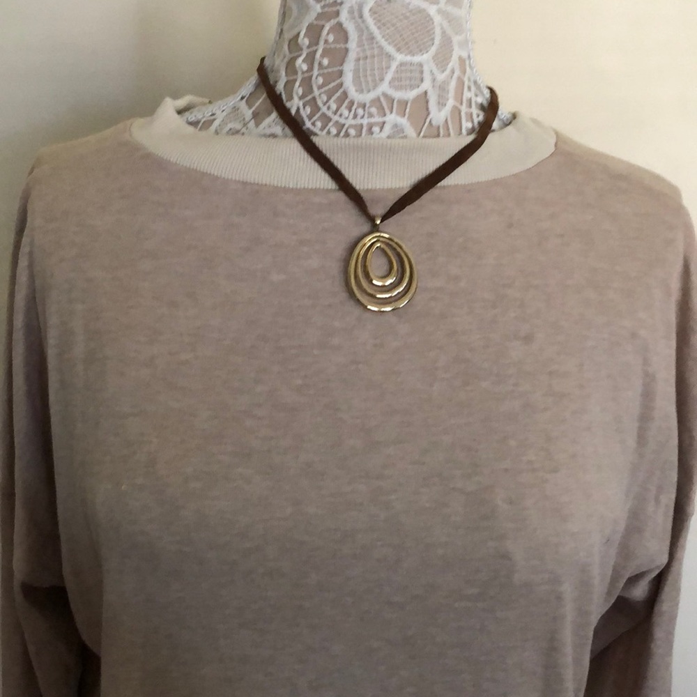 Taupe pullover top - Picture 4 of 5